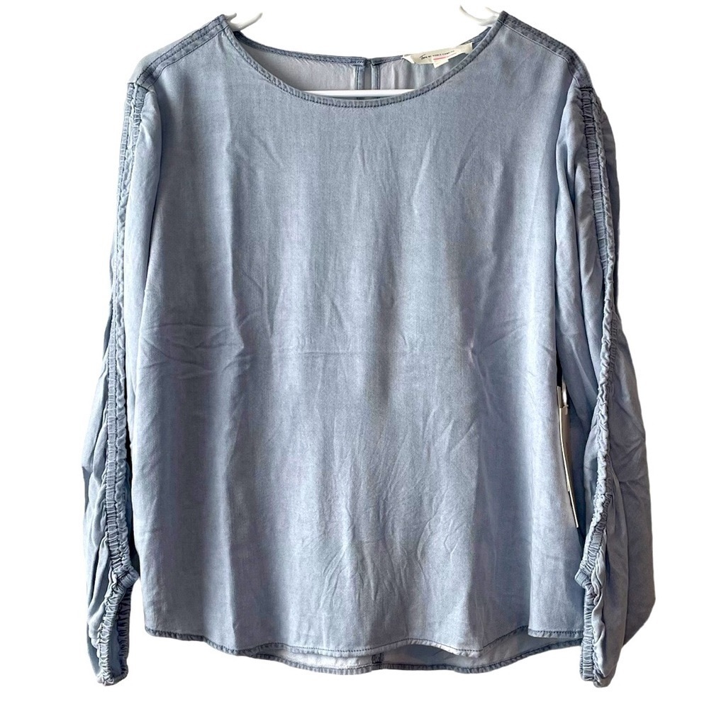 Vince Camuto Blue Top Long Sleeve Size Small NWT‎